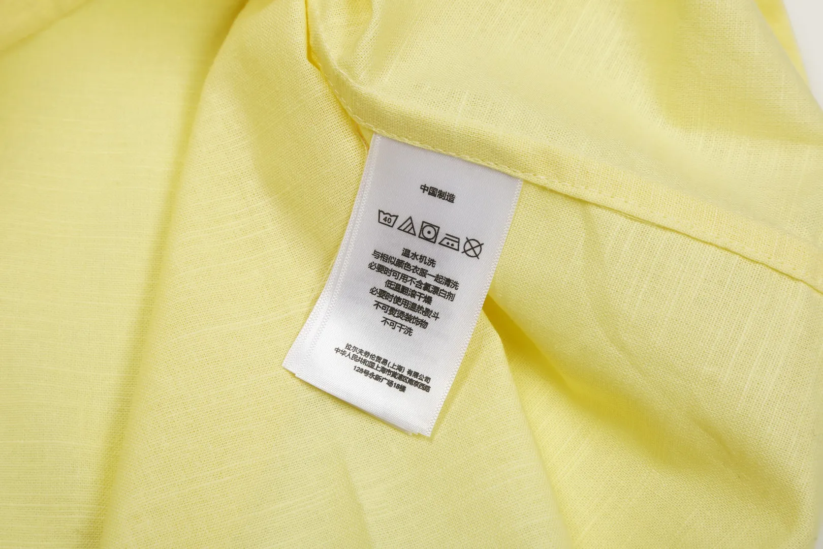 P230 White background picture [High-end quality] Style number: 25055# Color: Navy blue/off-white/ice blue/light pink/chicken yellow/khaki Size: S to XL - Ralph Lauren/Ralph Lauren 25SS Summer popular high-quality old money style Cuban collar pocket style short-sleeved linen couple shirt - originality restoration 95% cotton blended bamboo linen pre-car wash treatment tight and soft texture ✅ - 100% restored workmanship Complete professional shirt with embedded clips in bifurcated sleeves, top button earrings ✅ - Custom dyed original pearlescent white buttons with different sizes ✅ - Special shaped chiffon foil inside the collar door tube, which is not easy to deform and pull ✅ - Ralph Lauren/linen pocket style short-sleeved shirt. It is different from the classic style and has a niche style. It perfectly combines comfort and high-end. An indispensable piece in summer. It is both cool and textured. It is the king of ins style with every snap. It can be used for commuting and vacationing. There’s no pressure to switch between different styles, and the classics never go out of style.